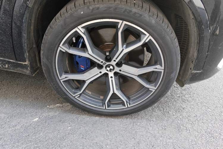 Used BMW X5 2019 xDrive40i Luxury Model with M Sport Package Right Front Wheel Hub