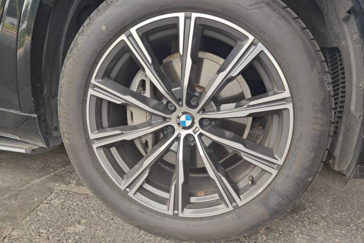 Used BMW X5 2019 xDrive40i M Sport Package Right Front Wheel Hub