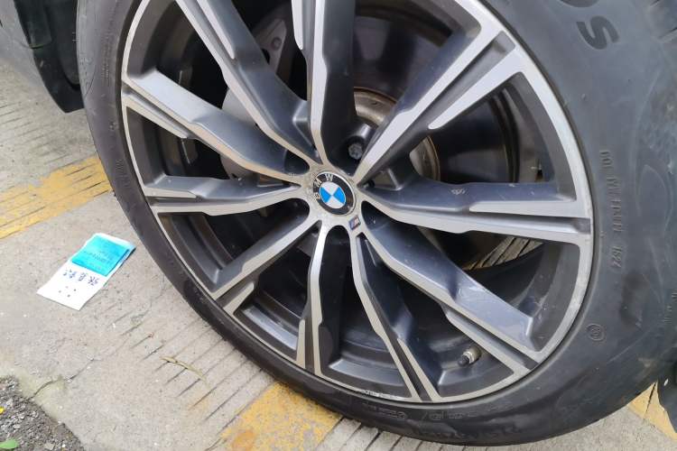 Used BMW X5 2019 xDrive40i M Sport Package Right Front Wheel Hub