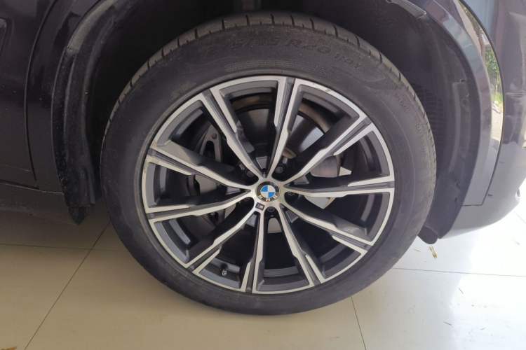 Used BMW X5 2019 xDrive40i M Sport Package Right Front Wheel Hub