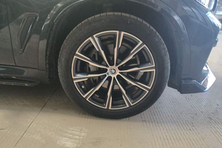 Used BMW X5 2019 xDrive40i M Sport Package Right Front Wheel Hub