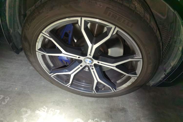 Used BMW X5 2019 xDrive40i Luxury Model with M Sport Package Right Front Wheel Hub