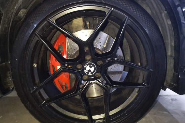 Used BMW X5 2019 xDrive40i M Sport Package Right Front Wheel Hub