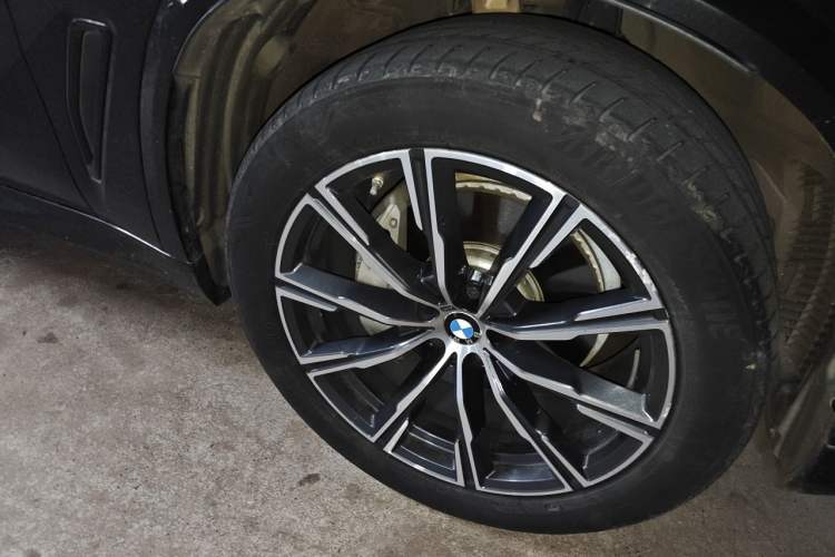 Used BMW X5 2019 xDrive40i M Sport Package Right Front Wheel Hub