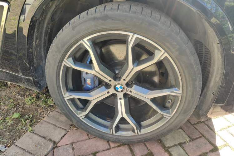 Used BMW X5 2019 xDrive40i Luxury Model with M Sport Package Right Front Wheel Hub