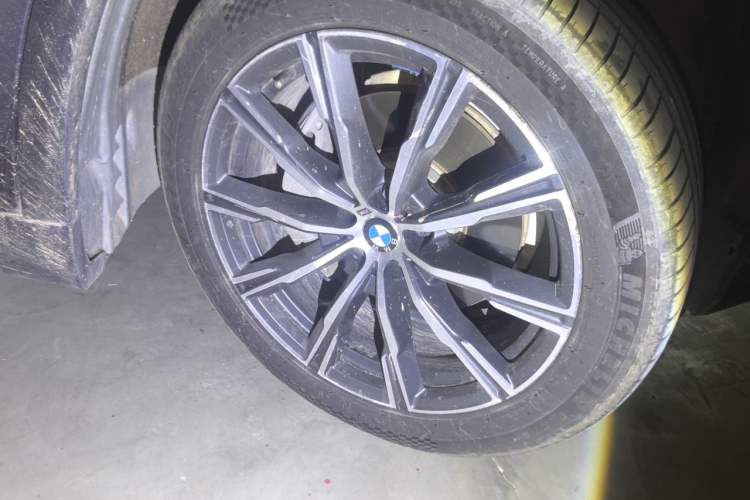 Used BMW X5 2019 xDrive40i M Sport Package Right Front Wheel Hub