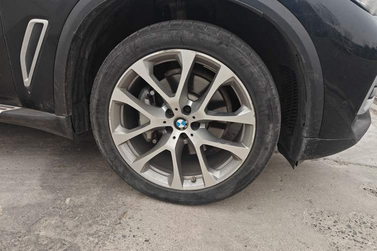 Used BMW X5 2019 xDrive30i X Design Package Right Front Wheel Hub