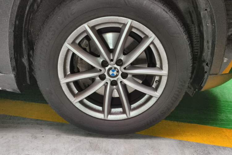 Used BMW X5  Right Front Wheel Hub