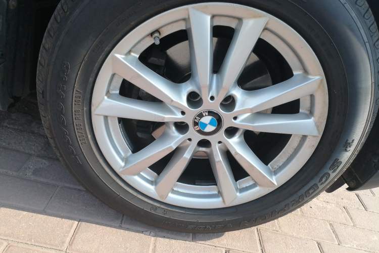 Used BMW X5  Right Front Wheel Hub