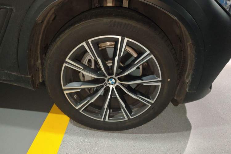 Used BMW X5 2019 xDrive40i M Sport Package Right Front Wheel Hub