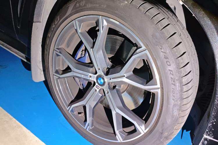 Used BMW X5 2019 xDrive40i Luxury Model with M Sport Package Right Front Wheel Hub