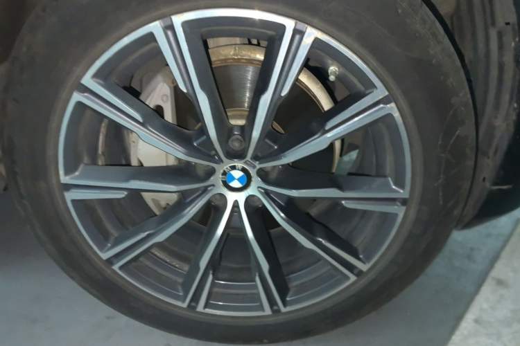 Used BMW X5 2019 xDrive40i M Sport Package Right Front Wheel Hub