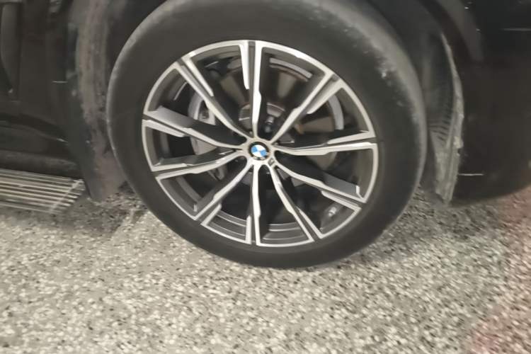 Used BMW X5 2019 xDrive40i M Sport Package Right Front Wheel Hub