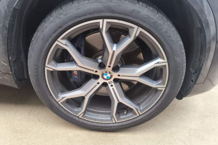 Used BMW X5 2019 xDrive40i Luxury Model with M Sport Package Right Front Wheel Hub