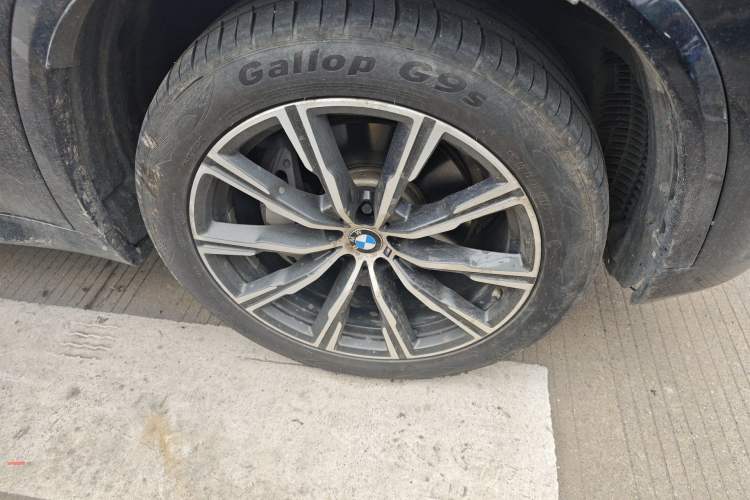 Used BMW X5 2019 xDrive40i M Sport Package Right Front Wheel Hub