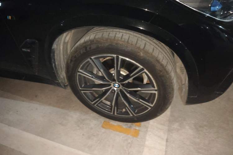 Used BMW X5 2019 xDrive40i M Sport Package Right Front Wheel Hub
