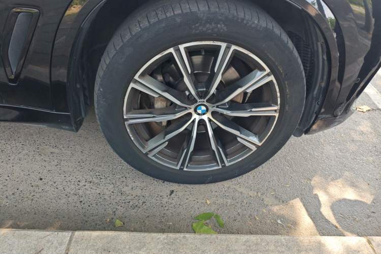 Used BMW X5 2019 xDrive40i M Sport Package Right Front Wheel Hub