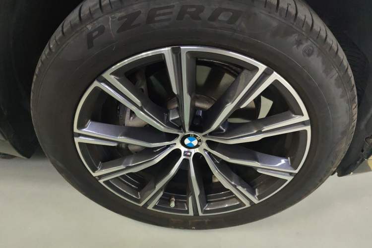 Used BMW X5 2019 xDrive40i M Sport Package Right Front Wheel Hub