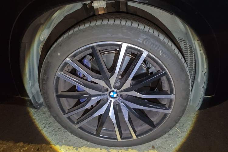 Used BMW X5 2019 xDrive40i Luxury Model with M Sport Package Right Front Wheel Hub