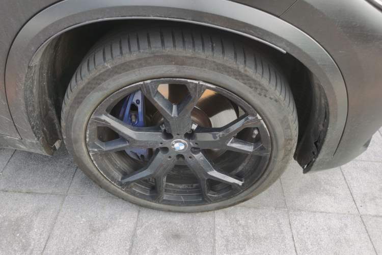 Used BMW X5 2019 xDrive40i Luxury Model with M Sport Package Right Front Wheel Hub