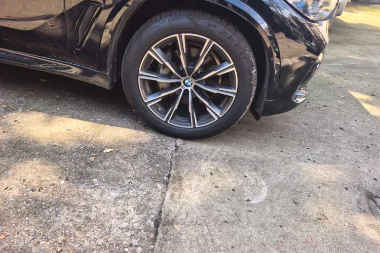 Used BMW X5 2019 xDrive40i M Sport Package Right Front Wheel Hub