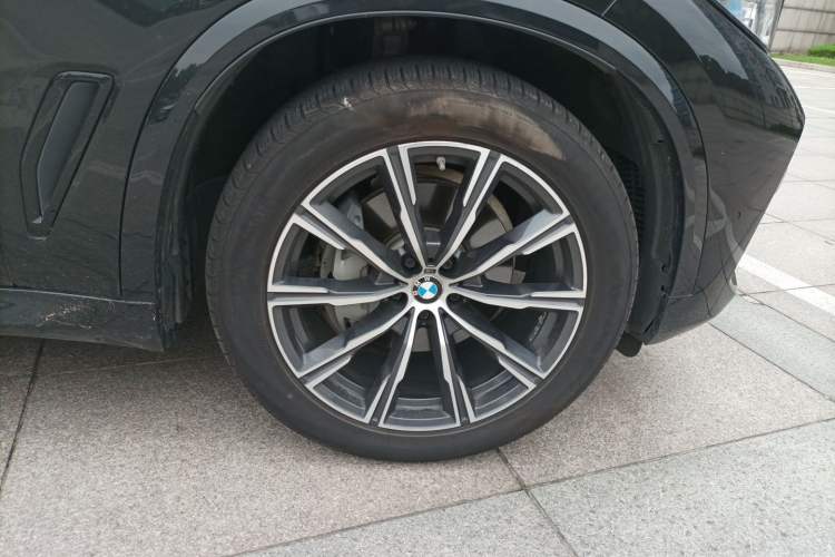 Used BMW X5 2019 xDrive40i M Sport Package Right Front Wheel Hub