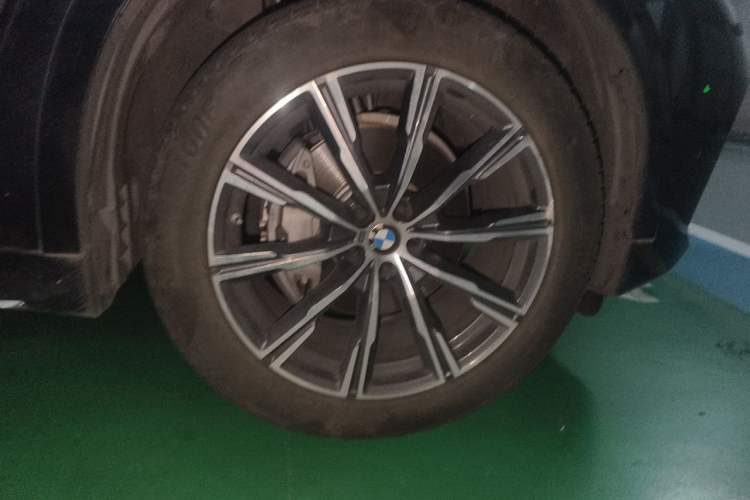 Used BMW X5 2019 xDrive40i M Sport Package Right Front Wheel Hub