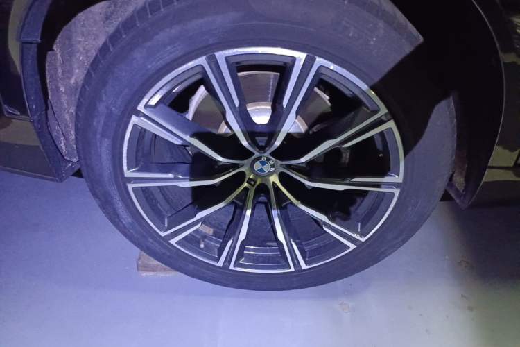 Used BMW X5 2019 xDrive40i M Sport Package Right Front Wheel Hub