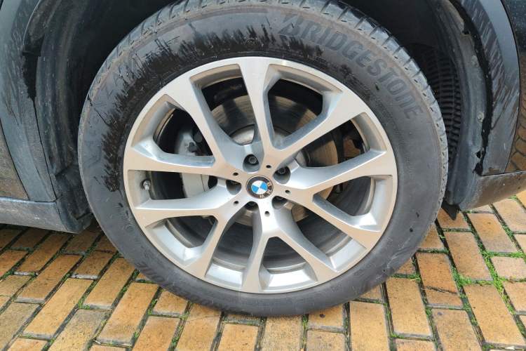 Used BMW X5 2019 xDrive30i X Design Package Right Front Wheel Hub