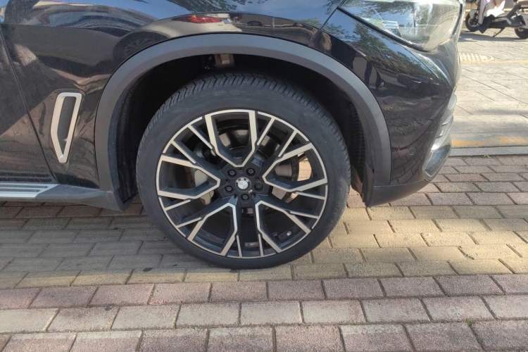 Used BMW X5  Right Front Wheel Hub