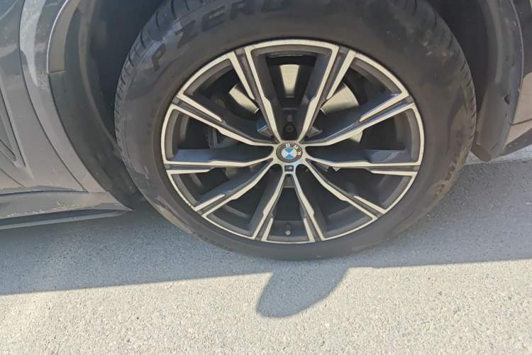 Used BMW X5 2019 xDrive40i M Sport Package Right Front Wheel Hub