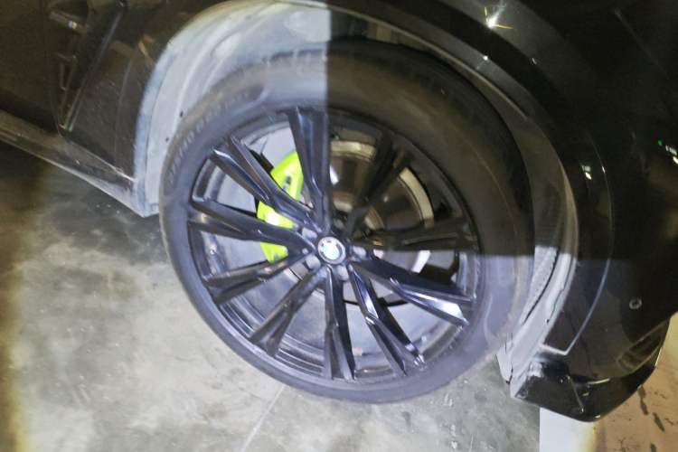 Used BMW X5 2019 xDrive40i M Sport Package Right Front Wheel Hub