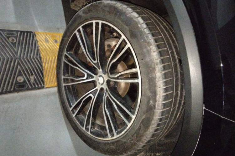 Used BMW X5  Right Front Wheel Hub