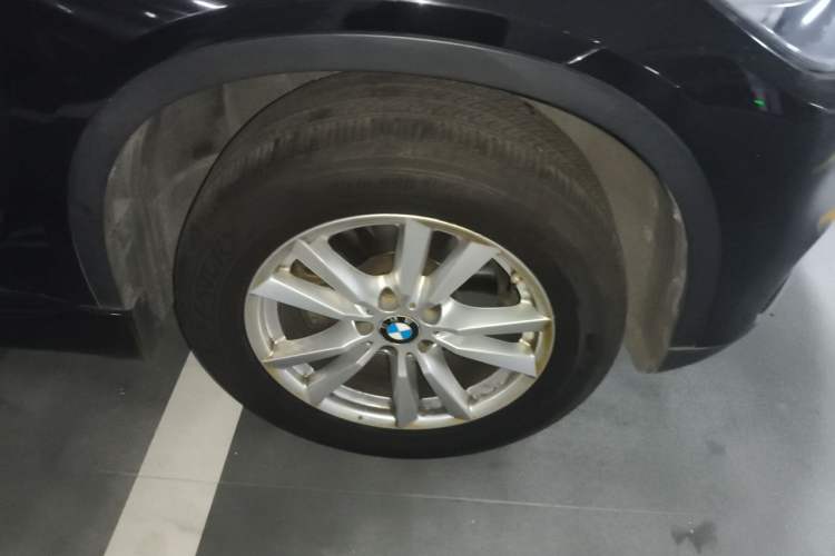 Used BMW X5  Right Front Wheel Hub