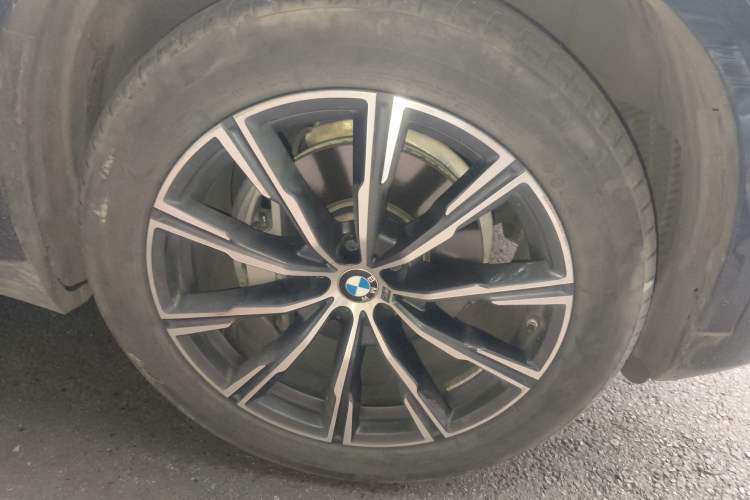 Used BMW X5 2019 xDrive40i M Sport Package Right Front Wheel Hub