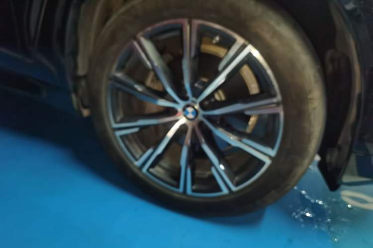 Used BMW X5 2019 xDrive40i M Sport Package Right Front Wheel Hub