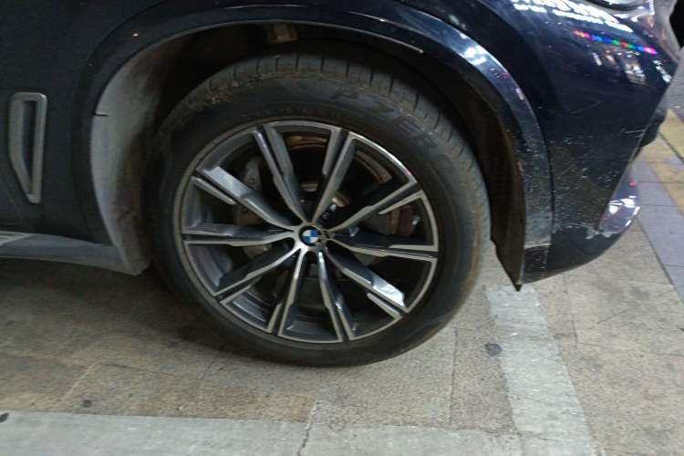 Used BMW X5 2019 xDrive40i M Sport Package Right Front Wheel Hub