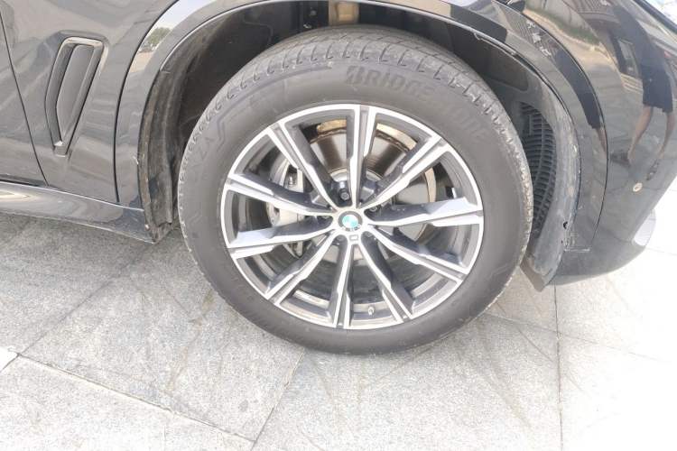 Used BMW X5 2019 xDrive40i M Sport Package Right Front Wheel Hub