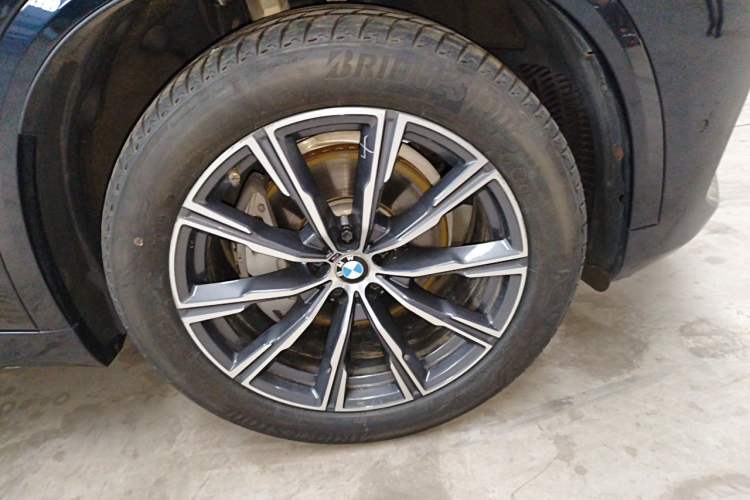 Used BMW X5 2019 xDrive40i M Sport Package Right Front Wheel Hub