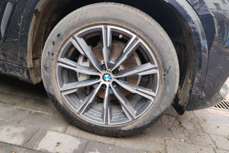 Used BMW X5 2019 xDrive40i M Sport Package Right Front Wheel Hub