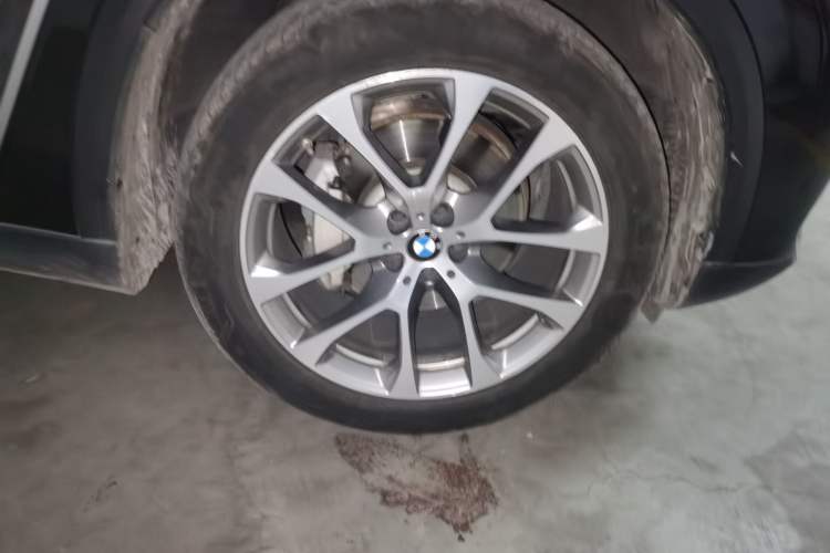 Used BMW X5 2019 xDrive30i X Design Package Right Front Wheel Hub