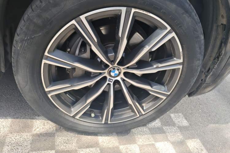 Used BMW X5 2019 xDrive40i M Sport Package Right Front Wheel Hub