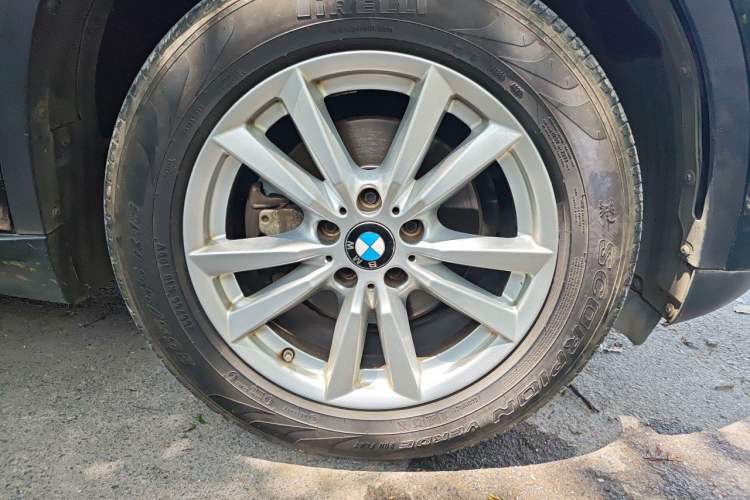 Used BMW X5  Right Front Wheel Hub