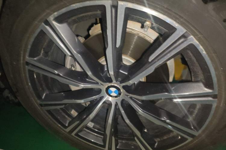Used BMW X5 2019 xDrive40i M Sport Package Right Front Wheel Hub