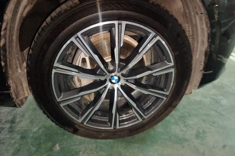 Used BMW X5 2019 xDrive40i M Sport Package Right Front Wheel Hub