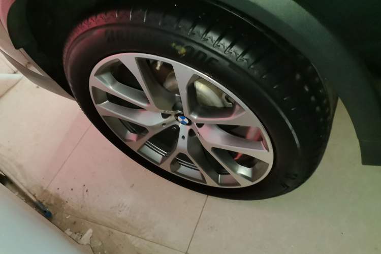 Used BMW X5 2019 xDrive30i X Design Package Right Rear Wheel Hub