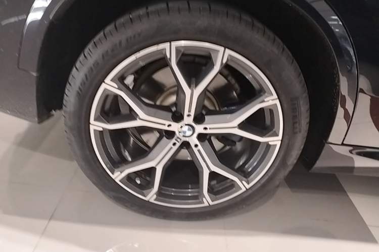 Used BMW X5 2019 xDrive40i Luxury Model with M Sport Package Right Rear Wheel Hub