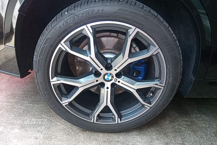 Used BMW X5 2019 xDrive40i Luxury Model with M Sport Package Right Rear Wheel Hub