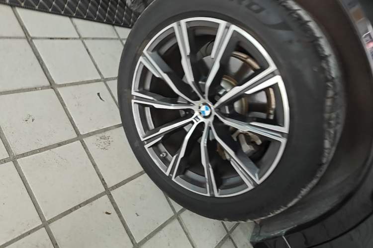 Used BMW X5 2019 xDrive40i M Sport Package Right Rear Wheel Hub