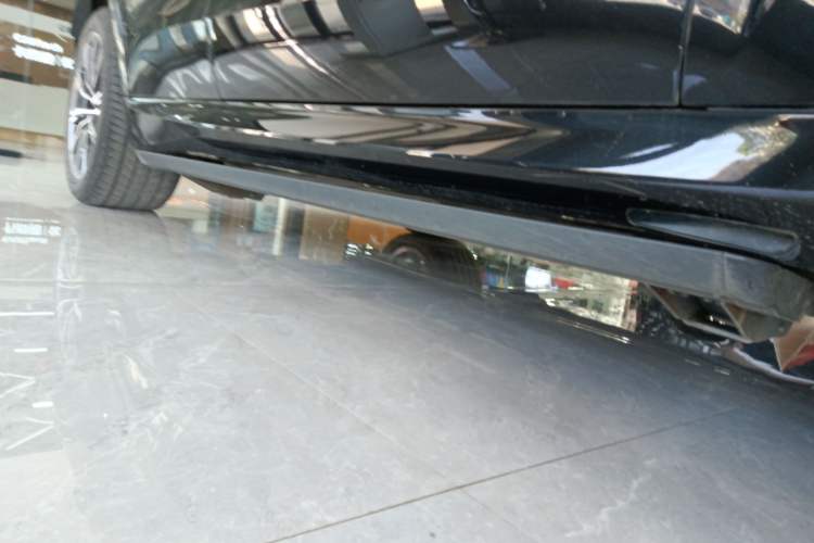 Used BMW X5 2019 xDrive40i M Sport Package Right Side Sill